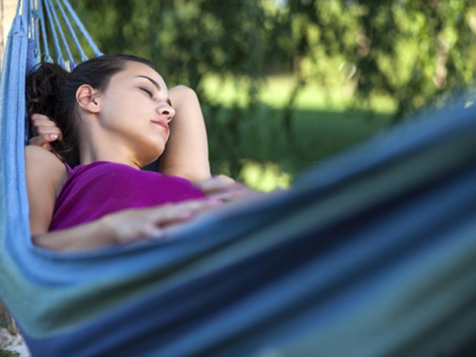Thoát vị đĩa đệm có được nằm võng không?